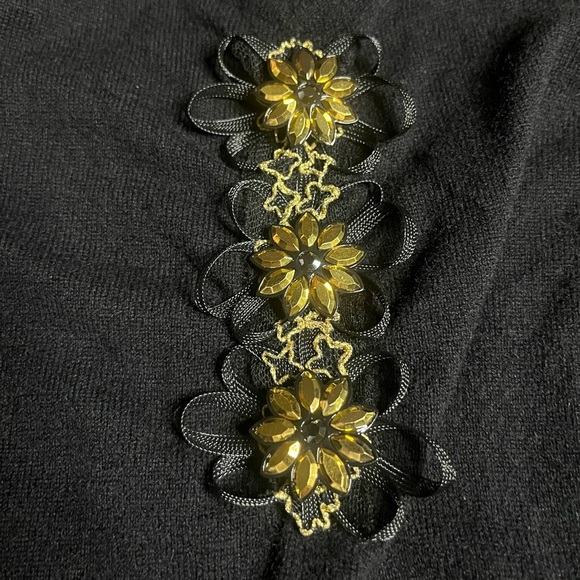 St. John- 100% Cashmere Embellished Tank Top. Size M - Picture 6 of 7